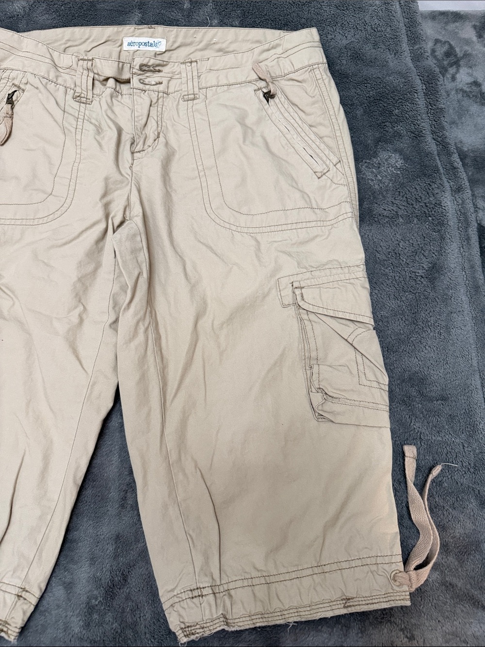 Aeropostale Men's Beige/Tan Cargo Shorts with Multiple Pockets - Picture 3 of 5